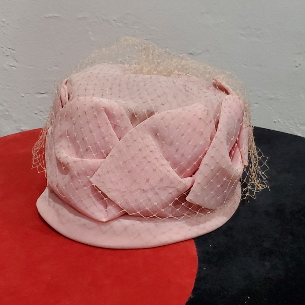Vintage 30s 40s Pillbox Hat in Pink with Tulle Netting Union Made in USA